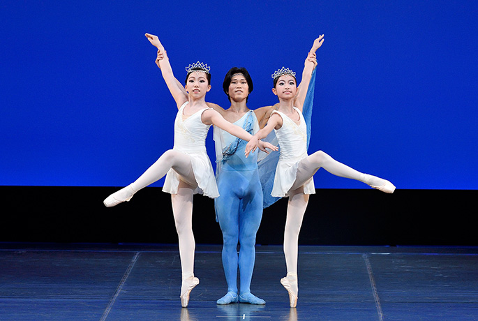 「せむしの仔馬」より海と真珠のパ・ド・トロア