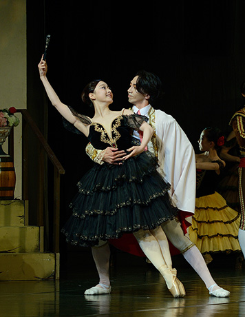 「ドン・キホーテ」Ⅰ幕よりエスパーダとメルセデス